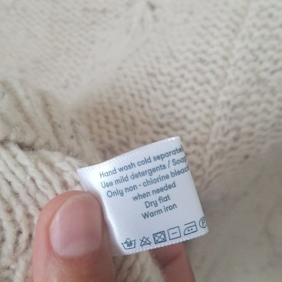 Roller Rabbit M, Ivory, Galvin Cardigan, 80% Lambs Wool, 20% Nylon - Picture 5 of 5